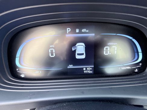 Used 2024 Hyundai Venue SEL image 15