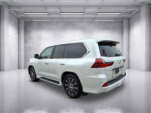 Used 2020 Lexus LX 570 4WD w/ 3rd Row & Luxury Pkg image 5