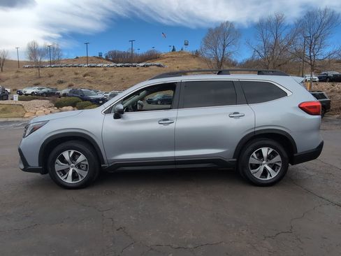 Used 2023 Subaru Ascent Premium w/ Convenience Package image 4