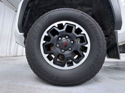 Used 2024 Toyota Tacoma TRD Off-Road image 11