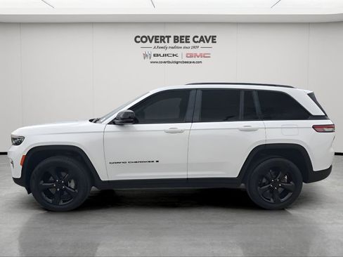 Used 2024 Jeep Grand Cherokee Limited w/ Black Appearance Package image 5