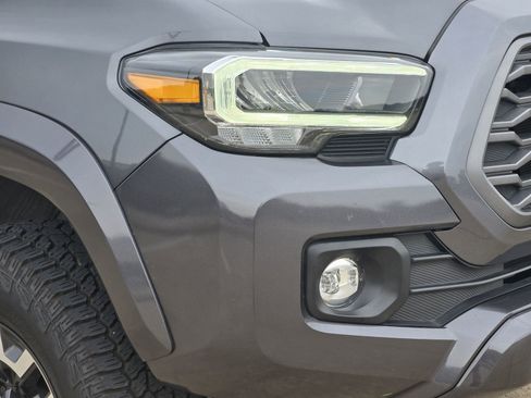 Used 2021 Toyota Tacoma TRD Sport w/ Technology Package AWD/4WD image 9