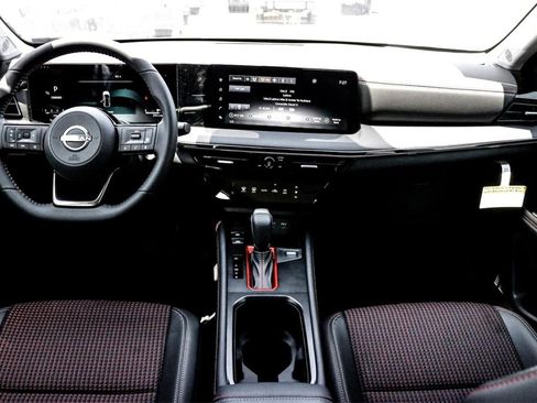 New 2025 Nissan Kicks SR image 22