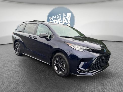 Used 2025 Toyota Sienna XSE w/ XSE Plus Package AWD/4WD image 1
