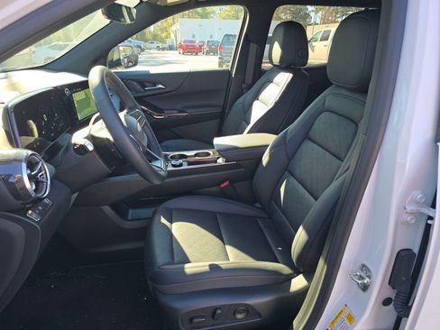 Used 2026 Chevrolet Equinox LT w/ Convenience Package II image 27