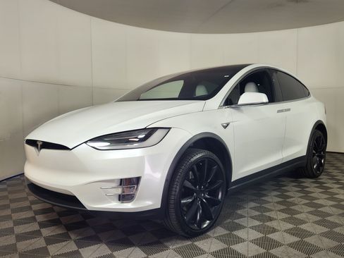 Used 2020 Tesla Model X Long Range image 3