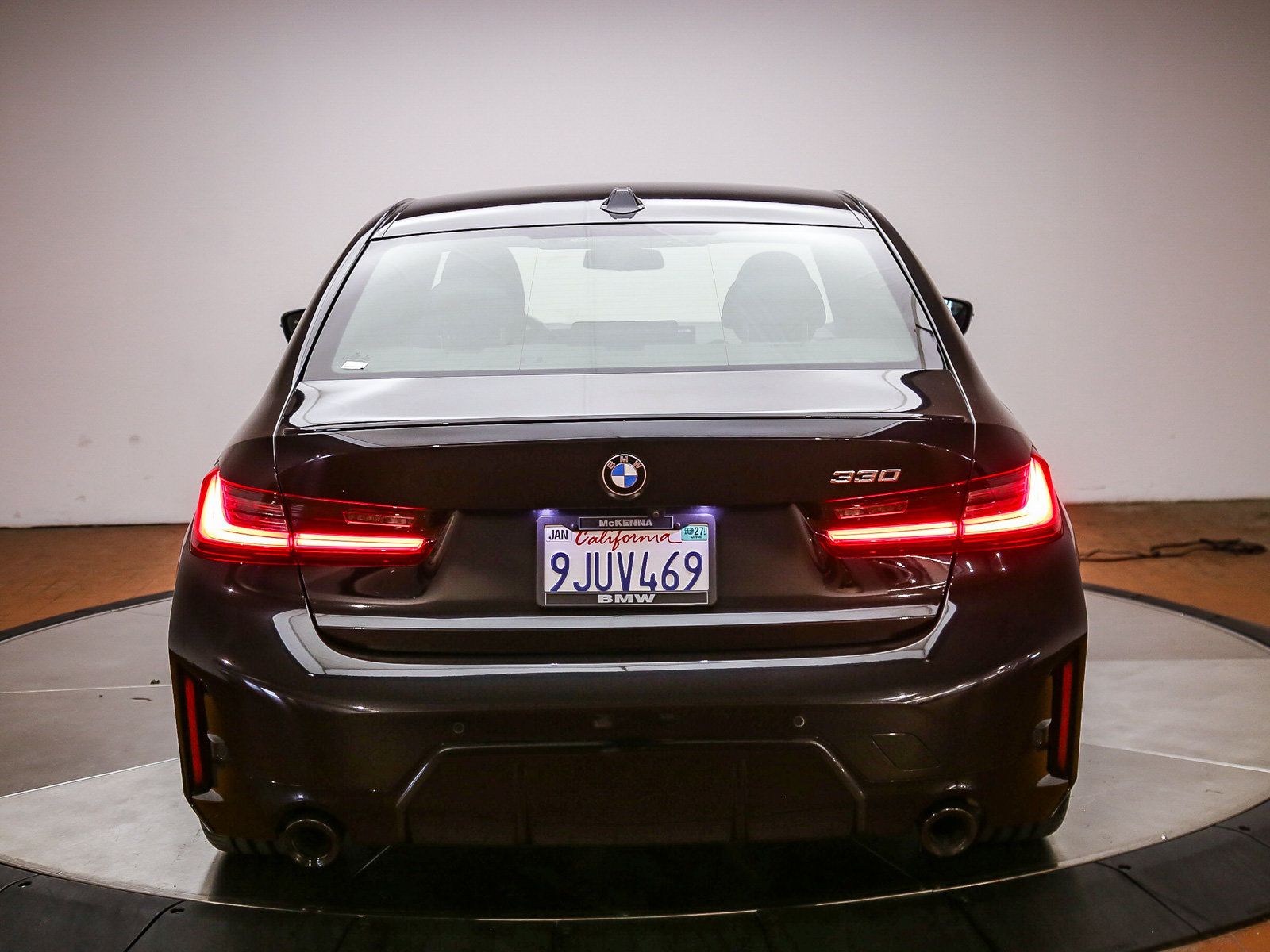 Certified 2023 BMW 330i Sedan w/ M Sport Package RWD image 6