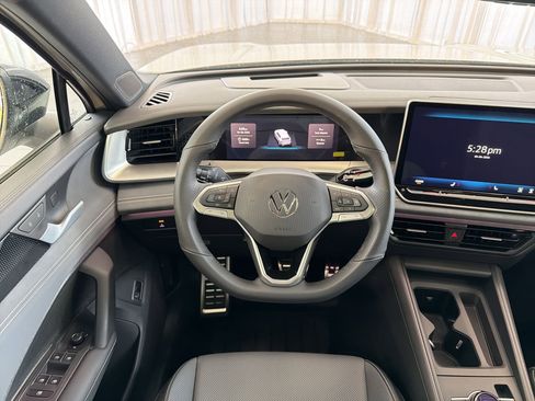 New 2026 Volkswagen Tiguan SE R-Line FWD image 23