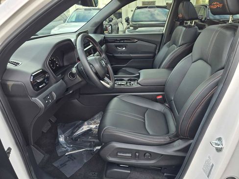 Used 2025 Honda Pilot TrailSport image 22