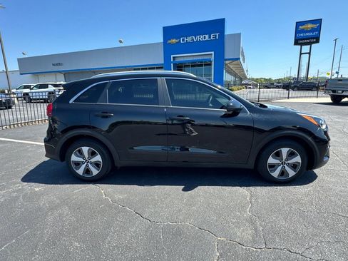 Used 2022 Kia Niro LX image 5