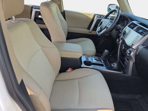 Used 2022 Toyota 4Runner SR5 Premium w/ Moonroof Package AWD/4WD image 10