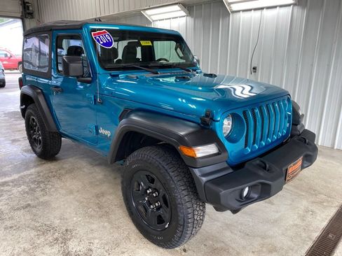 Used 2019 Jeep Wrangler Sport AWD/4WD image 3
