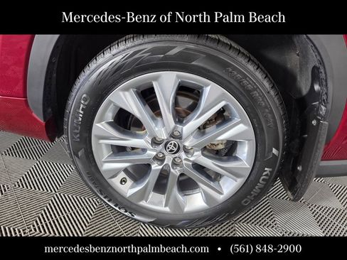 Used 2024 Toyota Highlander Limited AWD/4WD image 18