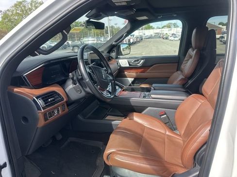 Used 2024 Lincoln Navigator Reserve image 13