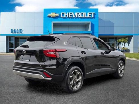 Used 2024 Chevrolet Trax LT FWD image 3