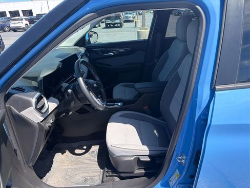 Used 2024 Chevrolet TrailBlazer LT w/ LT Cold Weather Package AWD/4WD image 19