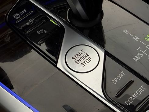 Used 2021 BMW X7 xDrive40i w/ Premium Package 2 image 28