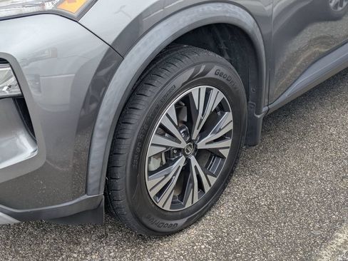 Used 2021 Nissan Rogue SV w/ Premium Package FWD image 5