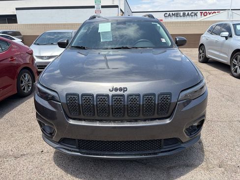Used 2019 Jeep Cherokee Latitude Plus AWD/4WD image 3