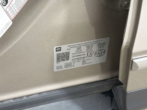 Used 2022 Cadillac XT5 Premium Luxury w/ LPO, Floor Liner Package AWD/4WD image 35