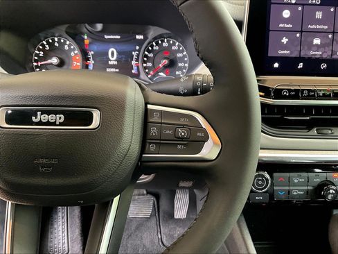Used 2023 Jeep Compass Limited AWD/4WD image 12