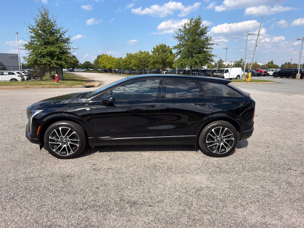 Used 2025 Cadillac Optiq Sport 2 AWD/4WD image 2