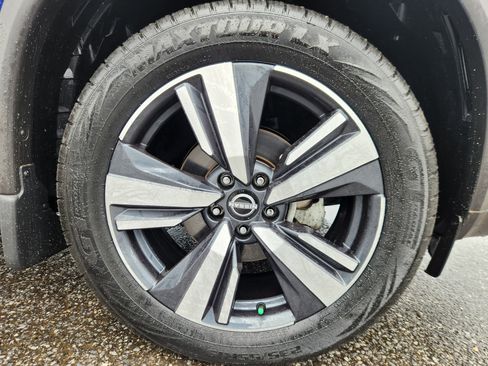 Used 2023 Nissan Rogue SL w/ SL Premium Package image 21