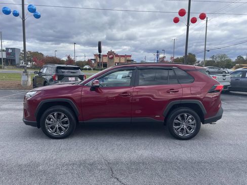 Used 2022 Toyota RAV4 XLE Premium image 8