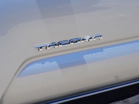Used 2023 Toyota Tacoma TRD Off-Road w/ Technology Package AWD/4WD image 10