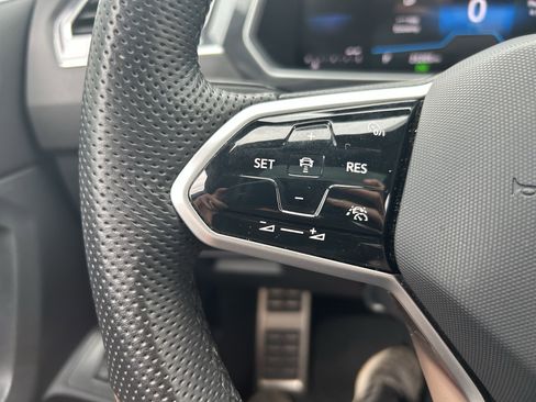 Certified 2024 Volkswagen Tiguan SE R-Line image 18