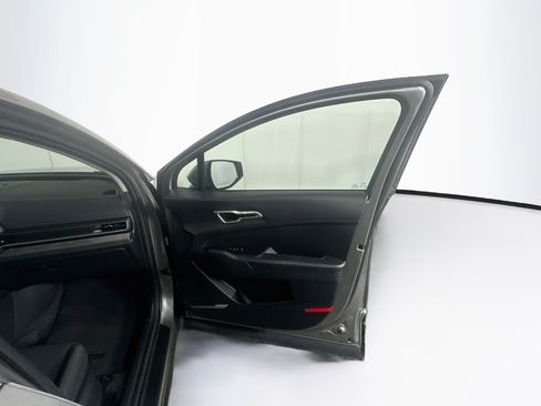 Used 2025 Kia Sportage LX FWD image 30