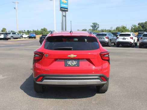 New 2026 Chevrolet Trax LT w/ Driver Confidence Package FWD image 8