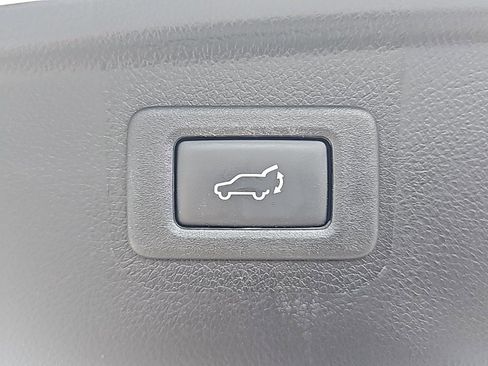 Used 2017 Subaru Outback 2.5i Limited w/ Popular Package #5 image 8