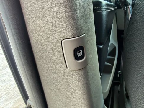 Used 2019 Dodge Grand Caravan SXT image 24