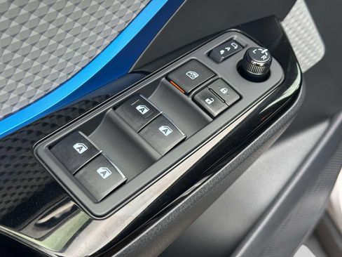 Used 2019 Toyota C-HR XLE FWD image 15