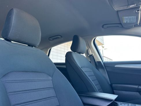Used 2020 Ford Fusion SE image 16