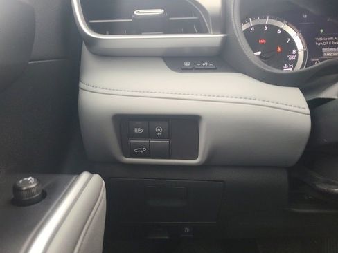 Used 2024 Toyota Highlander LE image 25