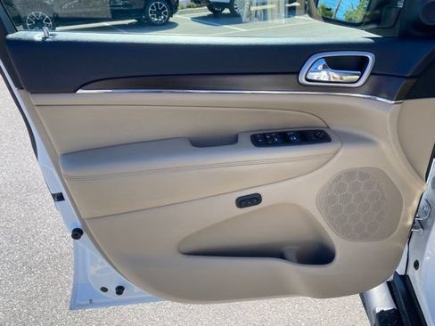 Used 2018 Jeep Grand Cherokee Limited AWD/4WD image 11
