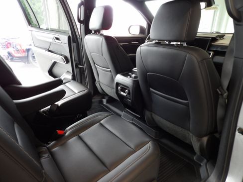 Used 2024 GMC Acadia Elevation AWD/4WD image 23