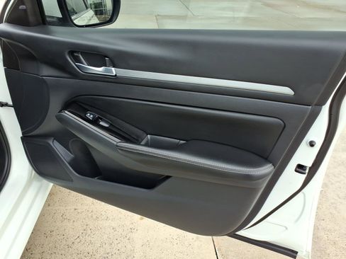 Used 2023 Nissan Altima 2.5 SV FWD image 8