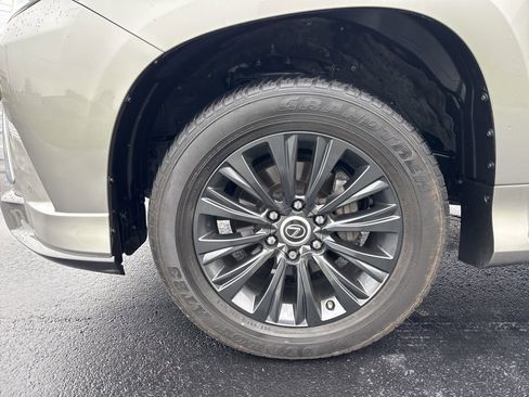 Used 2023 Lexus GX 460 Premium image 9