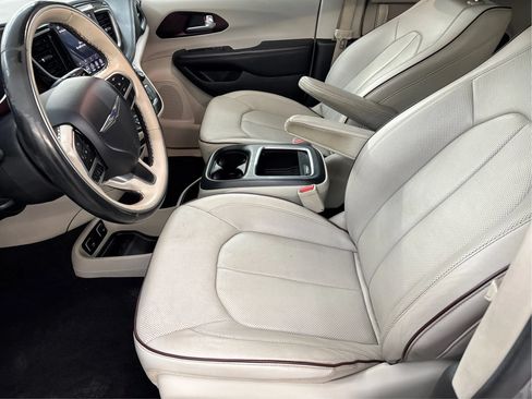 Used 2018 Chrysler Pacifica Limited FWD image 13