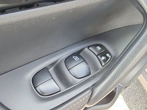 Used 2022 Nissan Rogue Sport SV FWD image 22