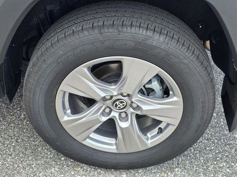 Certified 2025 Toyota RAV4 XLE FWD image 31