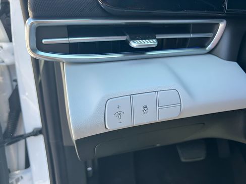 New 2026 Hyundai Elantra Limited FWD image 18