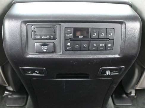 Used 2017 Toyota Sequoia Platinum AWD/4WD image 26