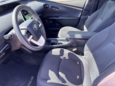 Used 2017 Toyota Prius Two w/ Prius Two Safety Plus Package FWD image 11