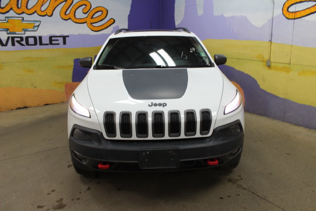 Used 2017 Jeep Cherokee Trailhawk AWD/4WD image 3