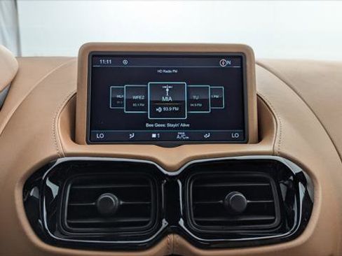 Used 2020 Aston Martin V8 Vantage Coupe image 29