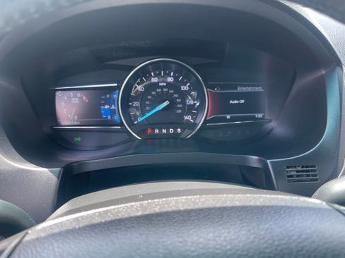 Used 2017 Ford Explorer XLT w/ Equipment Group 201A FWD image 10